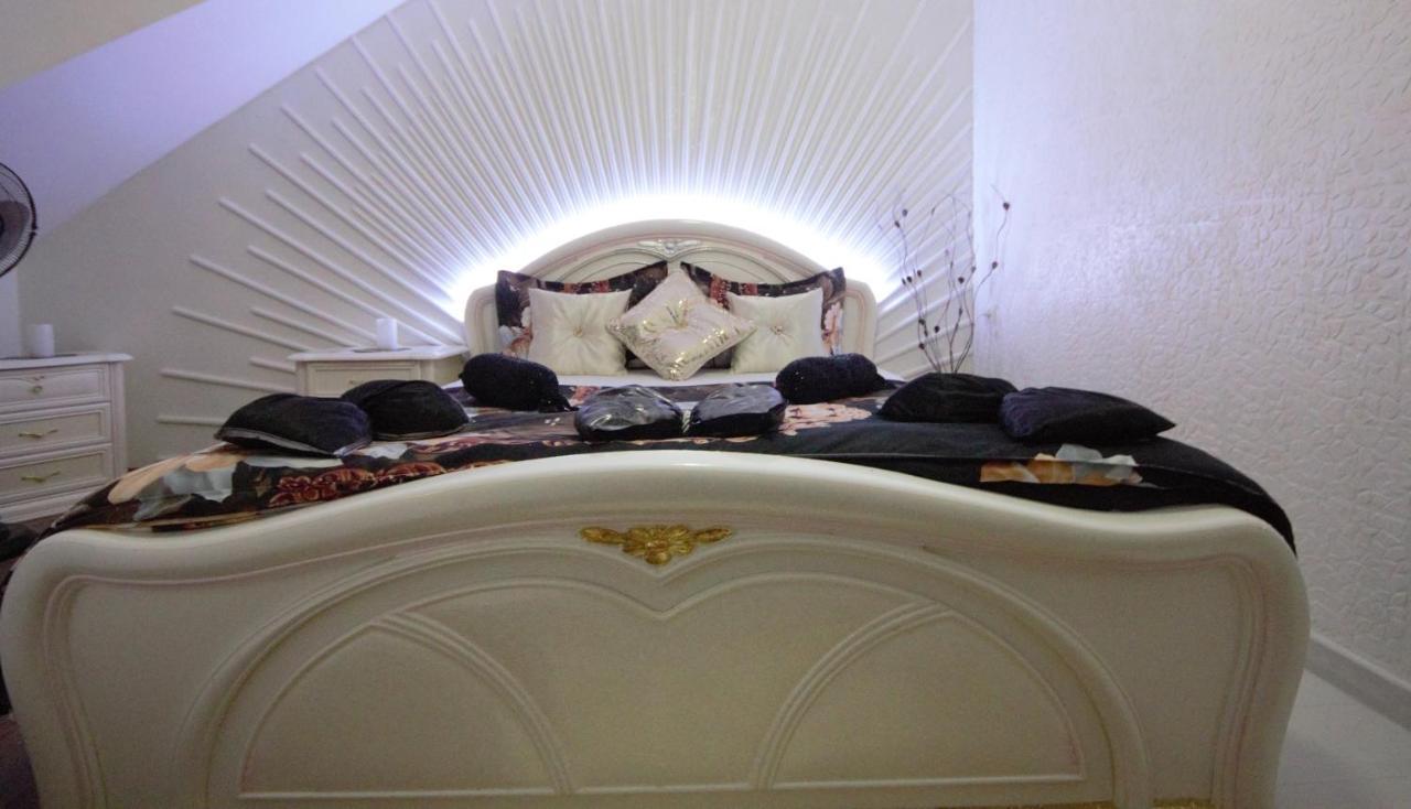 Apartment Penthouse คีชีเนา ภายนอก รูปภาพ